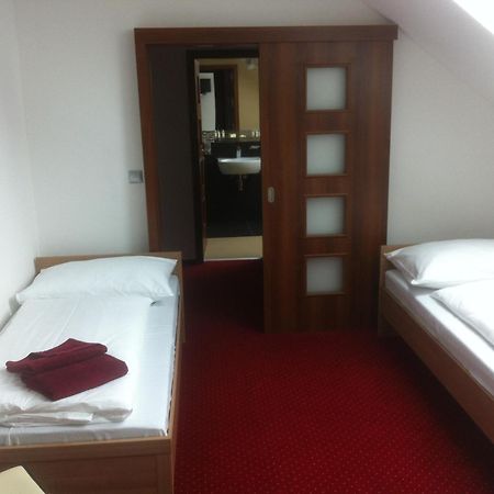 Hotel Krusnohorsky Dvur Cinovec Exterior photo