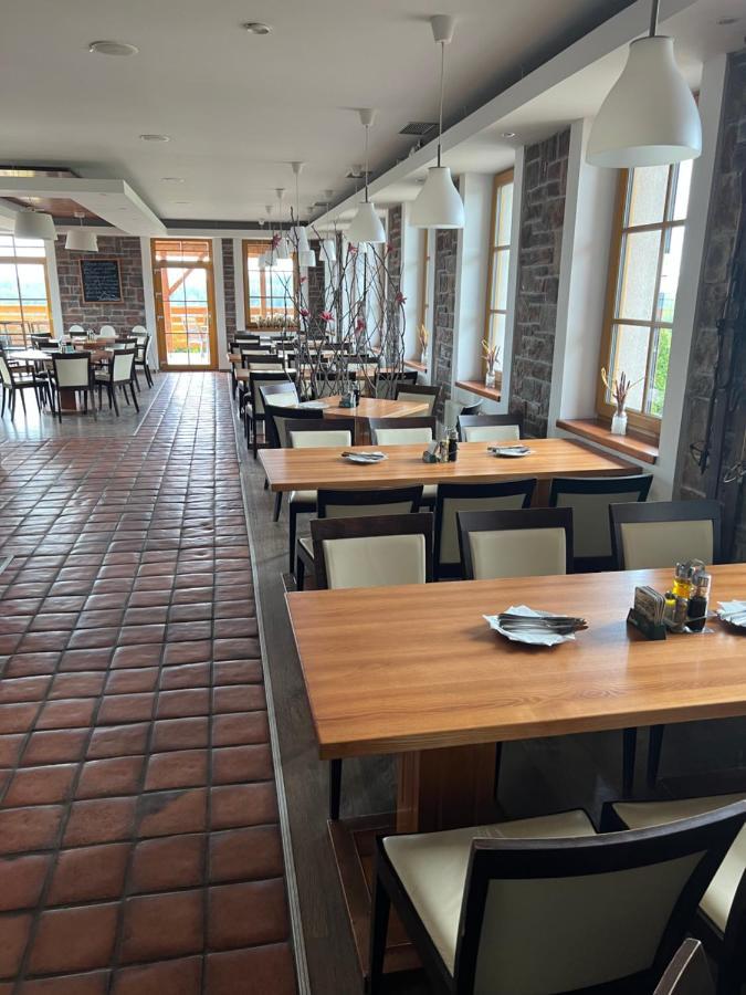 Hotel Krusnohorsky Dvur Cinovec Exterior photo