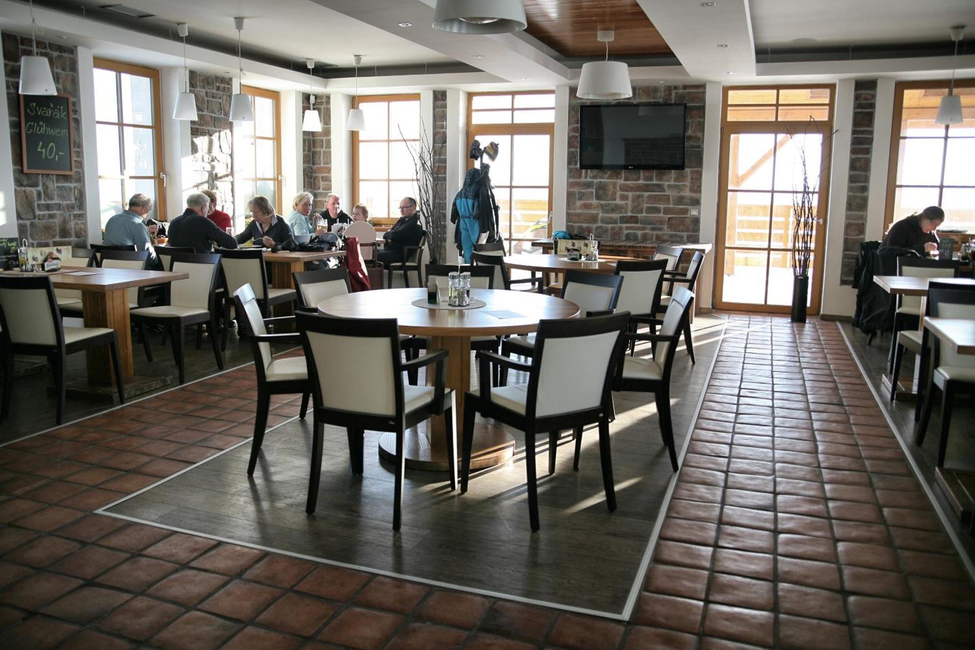 Hotel Krusnohorsky Dvur Cinovec Exterior photo