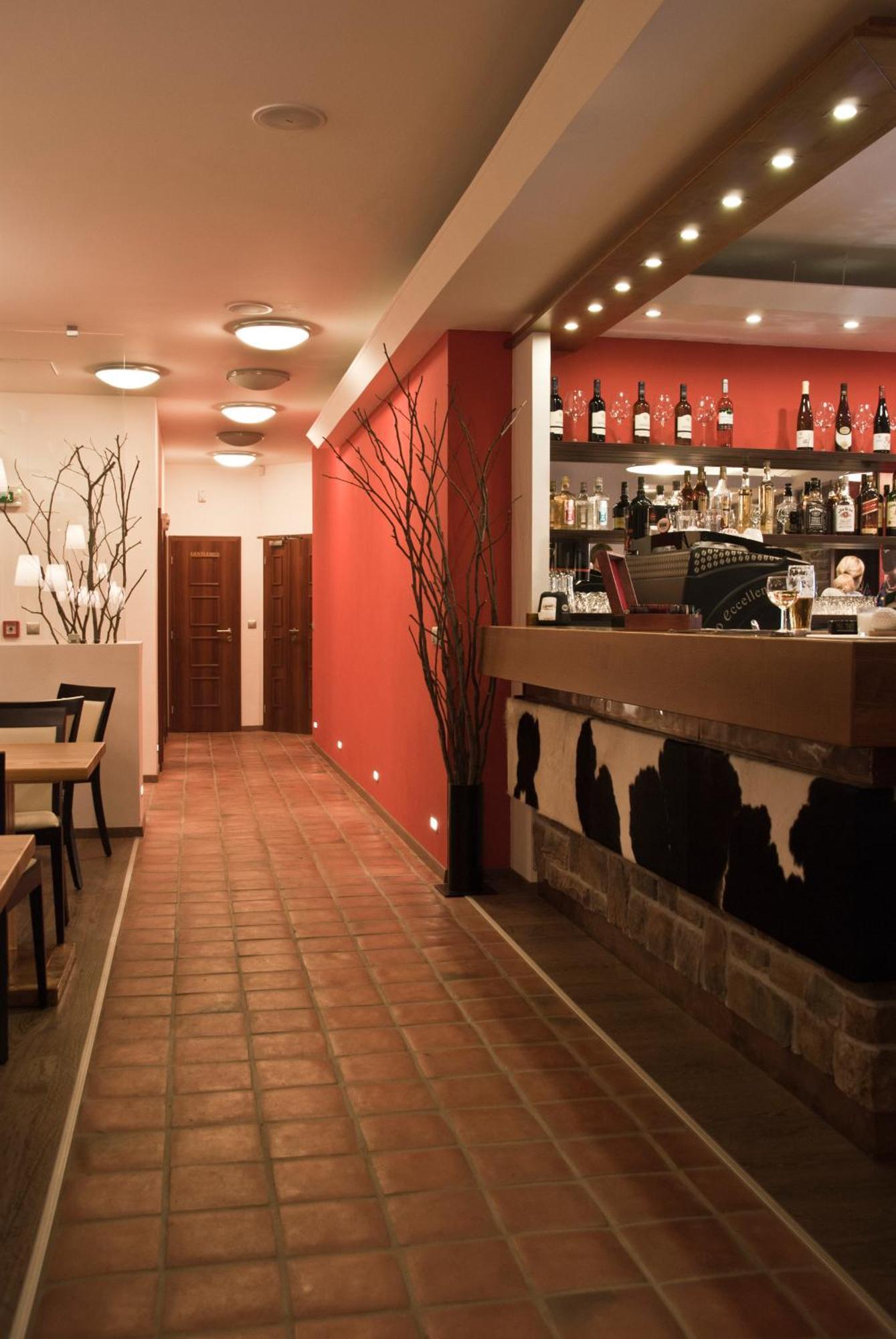 Hotel Krusnohorsky Dvur Cinovec Exterior photo