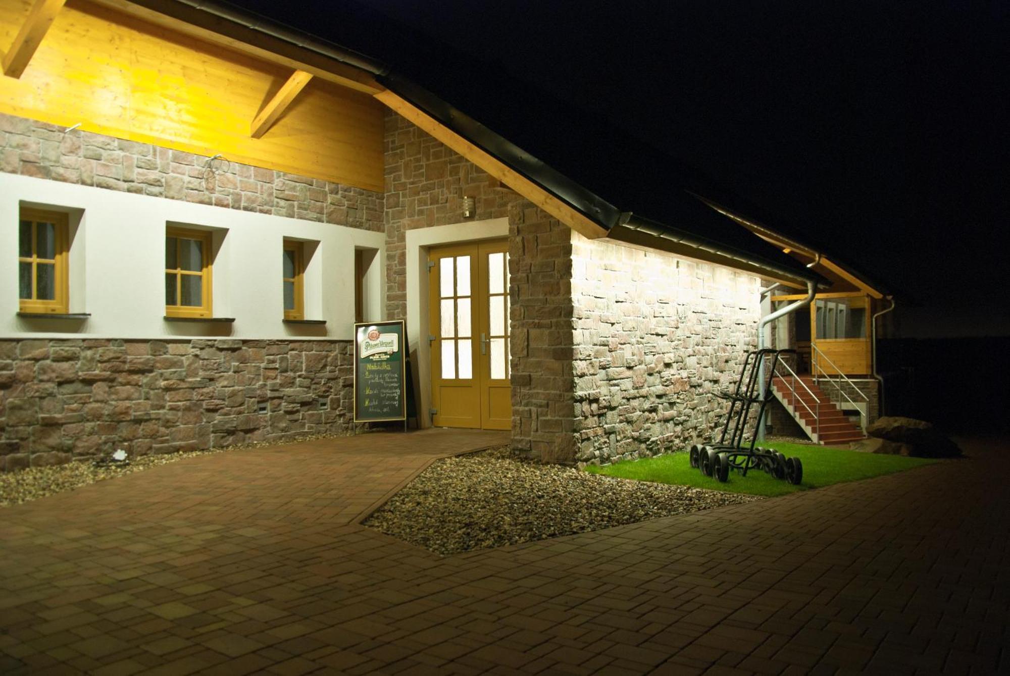 Hotel Krusnohorsky Dvur Cinovec Exterior photo