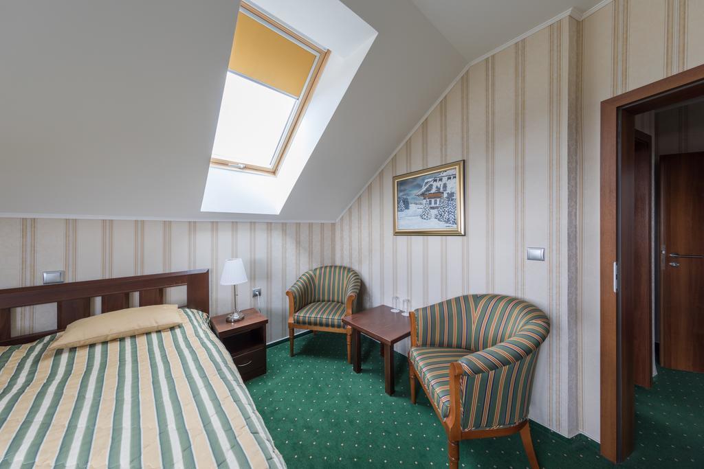 Hotel Krusnohorsky Dvur Cinovec Exterior photo